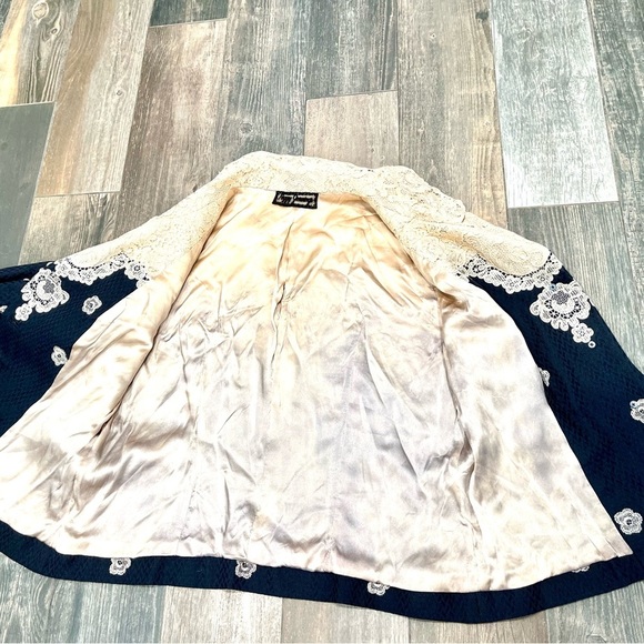 PEGGY JENNINGS Black Cream Lace Overlay Blazer Silk Lining Split Sleeve Large - Picture 11 of 13